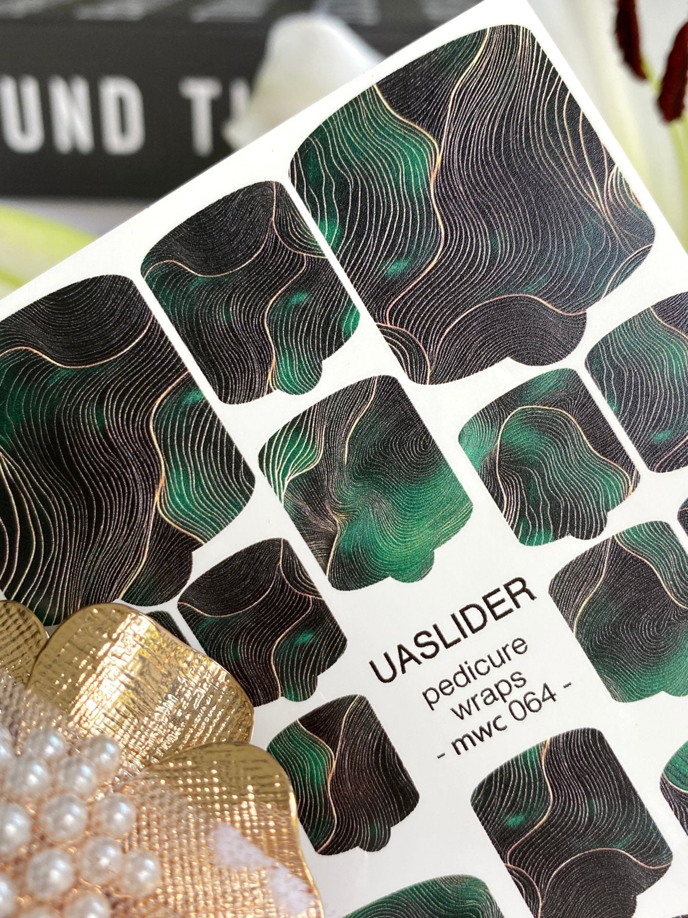 Dark Green Wave Pedicure Nail Wraps — Black & Gold Line Art | MWC-064 - UASLIDER