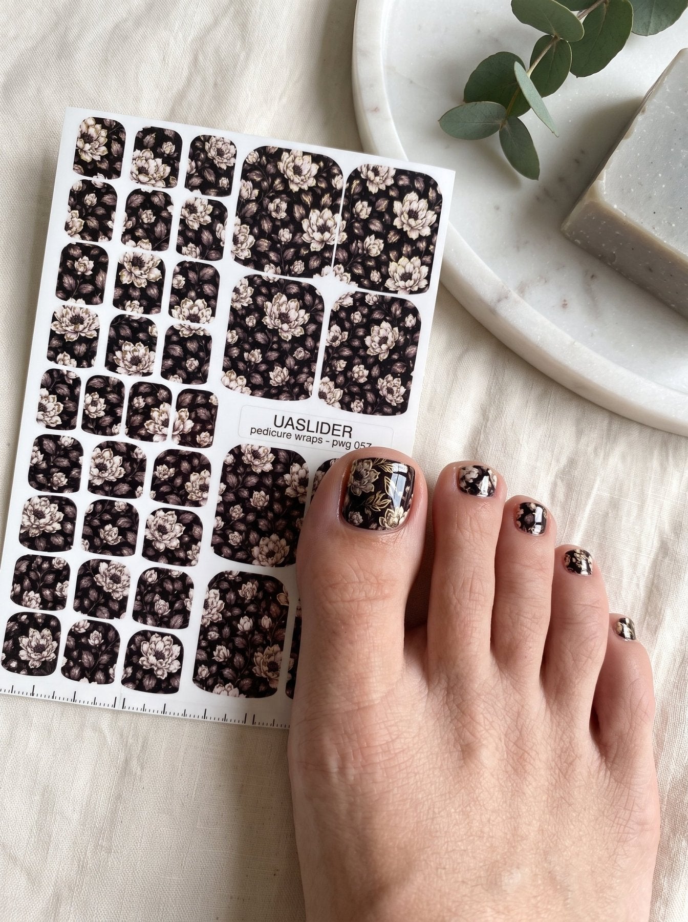 Dark Peony Pedicure Wraps — Ivory & Gold Foil | pwg-057 - UASLIDER