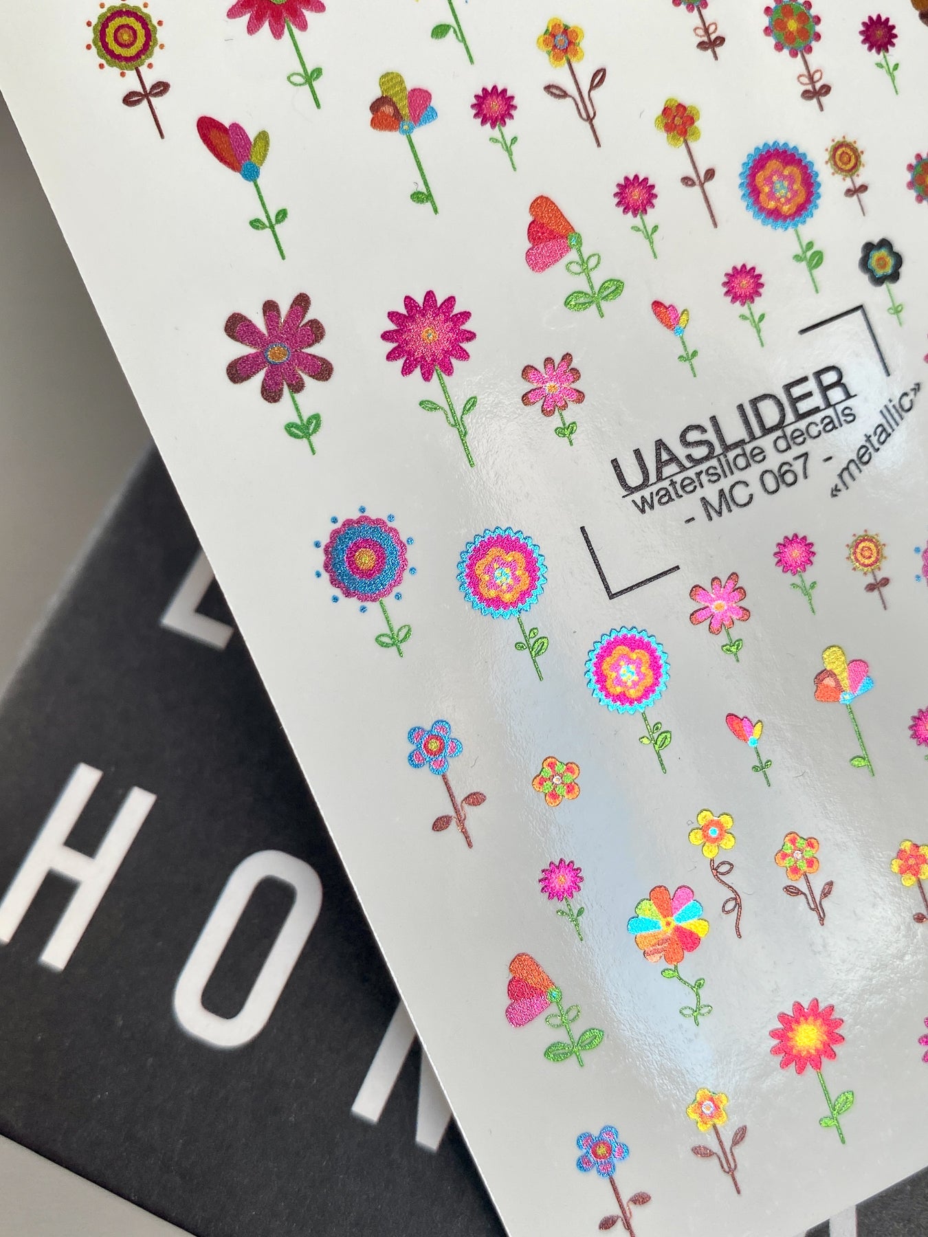 Floral Nail Decals — Bright Metallic Daisy Garden on Stems | MC-067 - UASLIDER