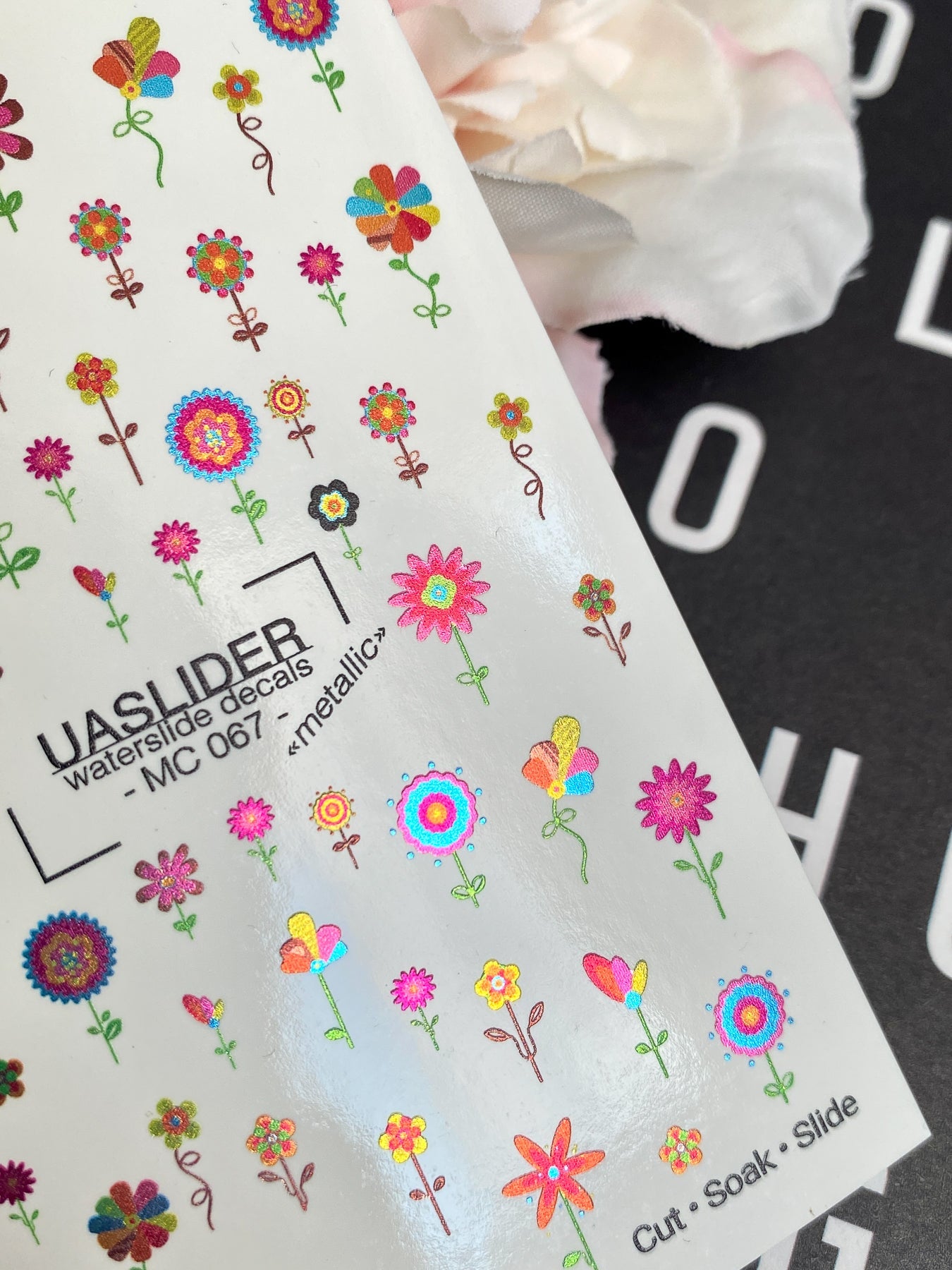 Floral Nail Decals — Bright Metallic Daisy Garden on Stems | MC-067 - UASLIDER