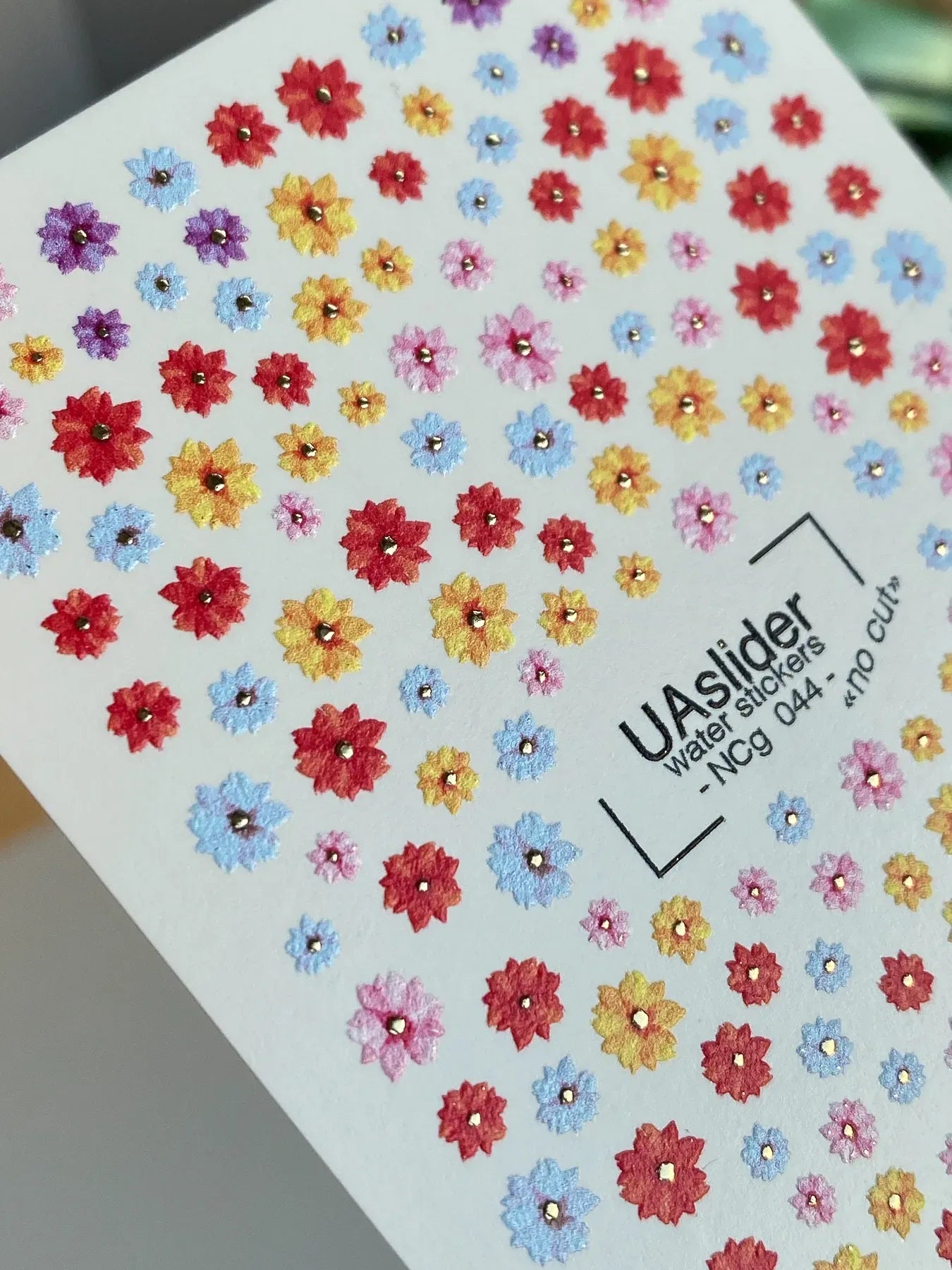 Floral Nail Decals — Rainbow Multicolor Daisy Flowers Gold Foil | NCg-044 - UASLIDER