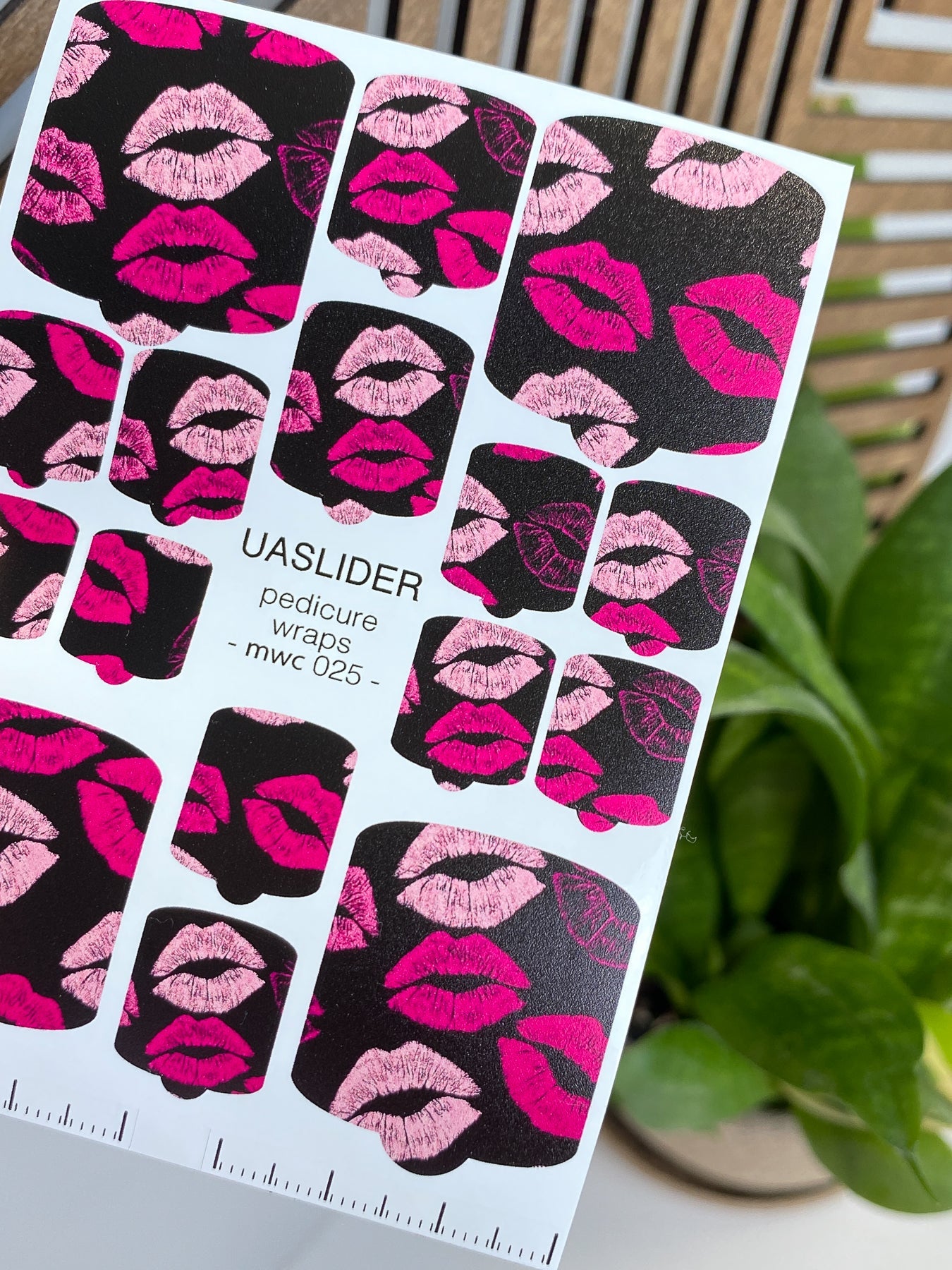 Lips Pedicure Nail Wraps — Pink & Hot Pink Kiss Print | MWC-025 - UASLIDER