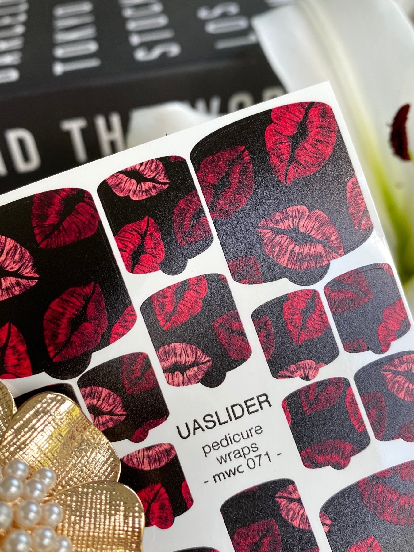 Lips Print Pedicure Nail Wraps — Red & Black Kiss Pattern | MWC-071 - UASLIDER