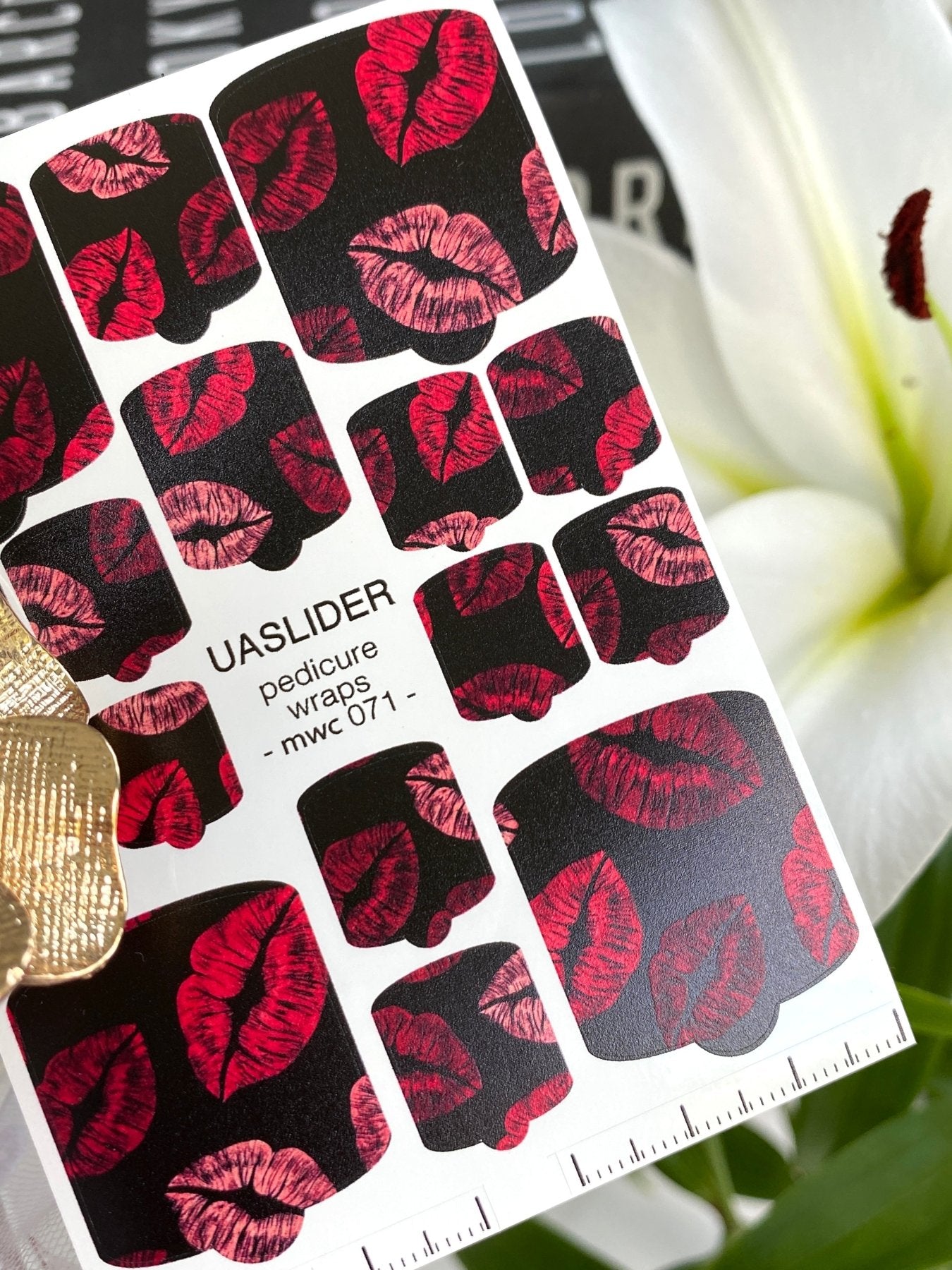 Lips Print Pedicure Nail Wraps — Red & Black Kiss Pattern | MWC-071 - UASLIDER