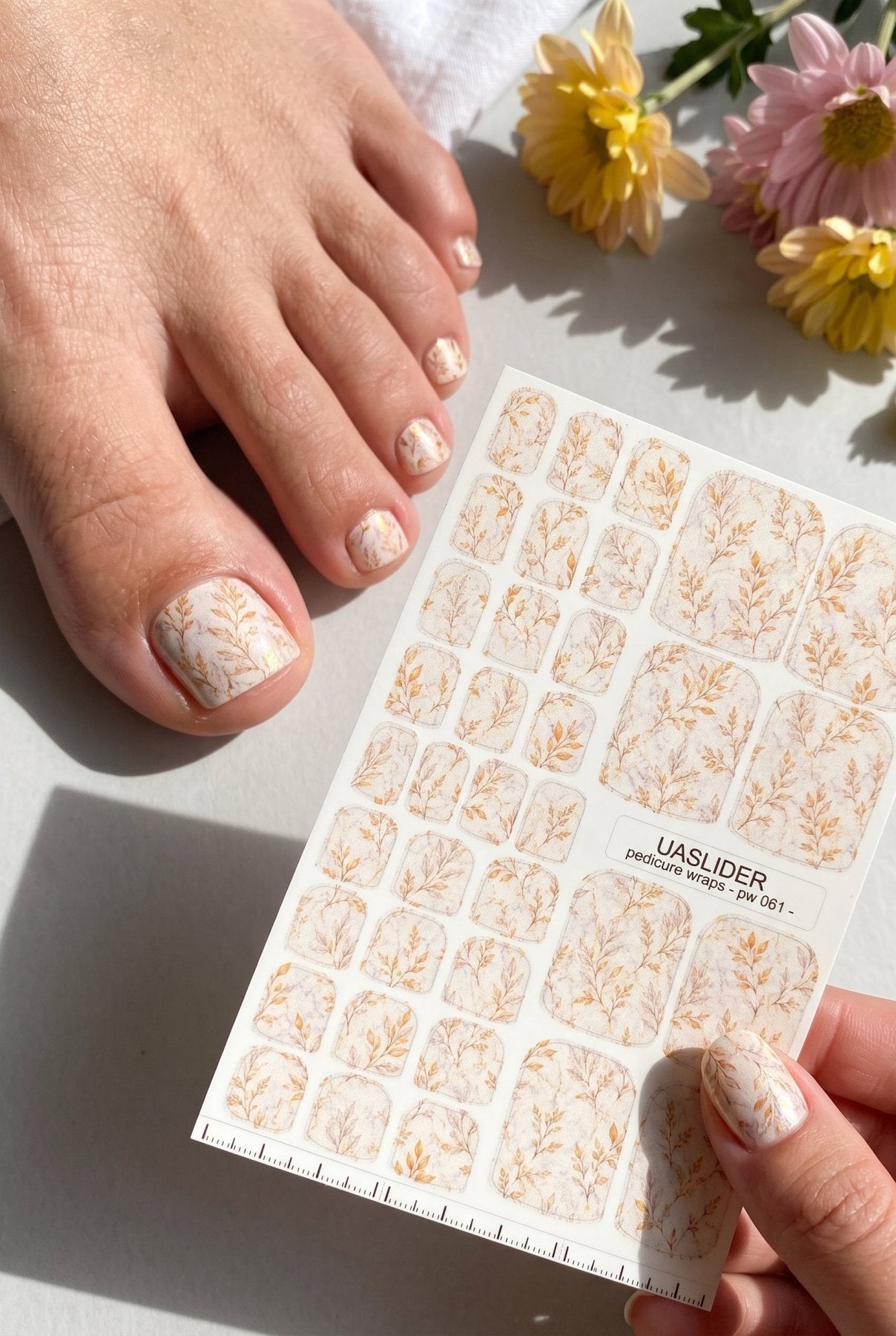 Minimalist Branch Pedicure Nail Wraps — Golden Sprigs on Marble | PW-061 - UASLIDER
