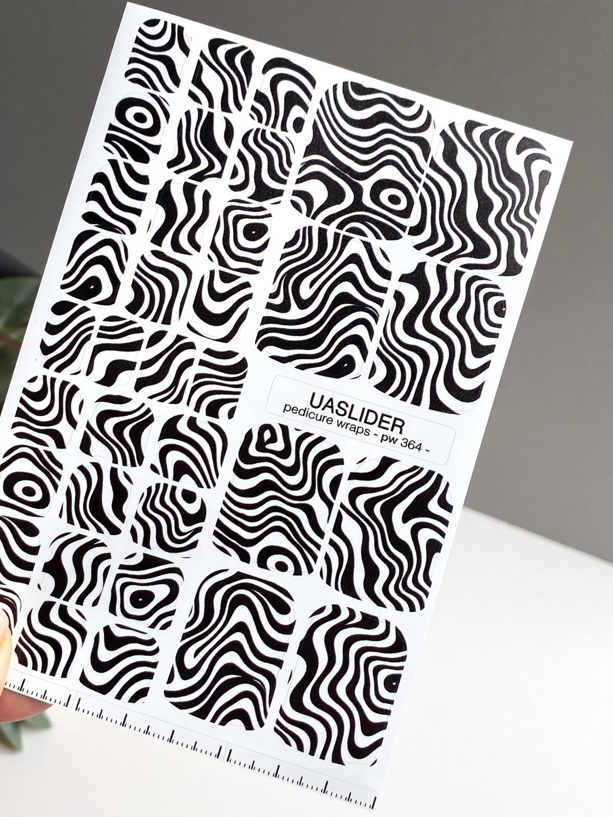Optical Illusion Pedicure Wraps — Black & White Waves | pw-364 - UASLIDER