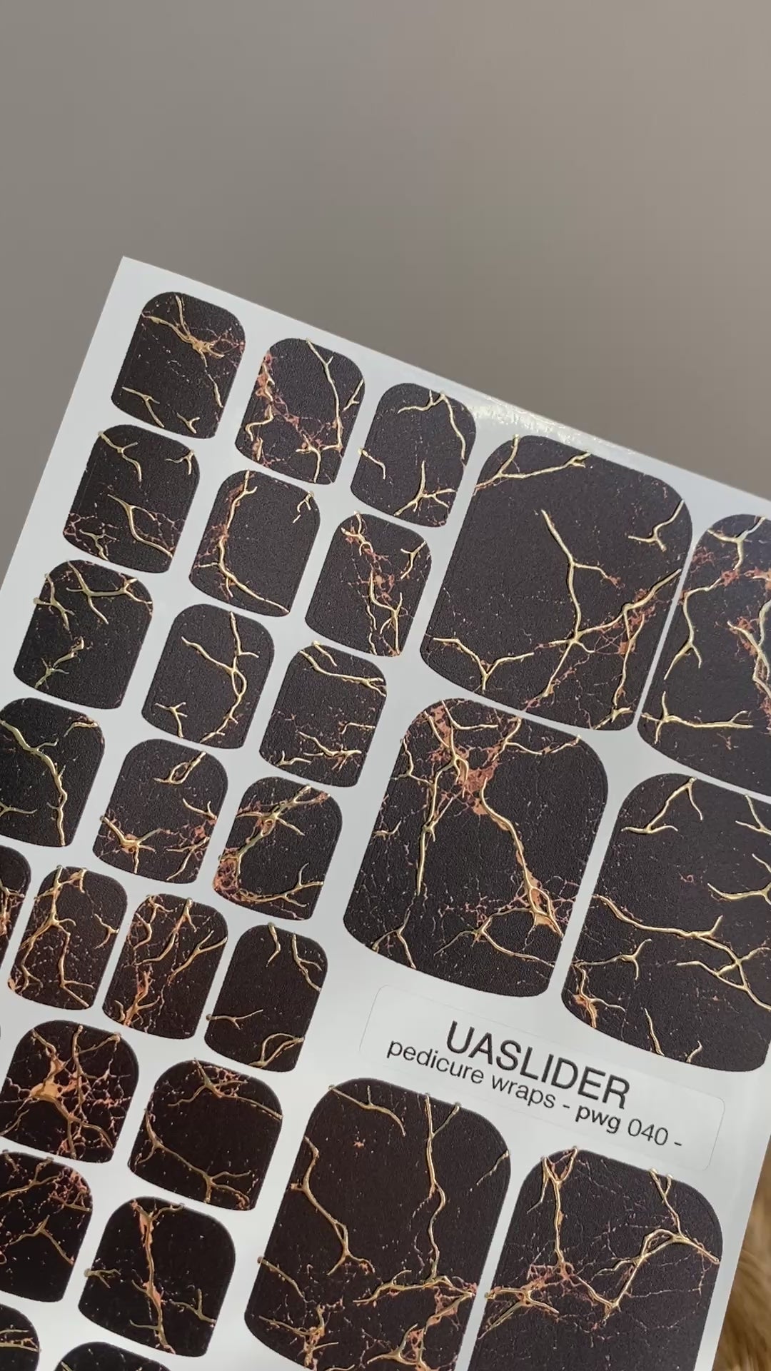 Black Marble Pedicure Wraps — Gold Foil Veins | pwg-040