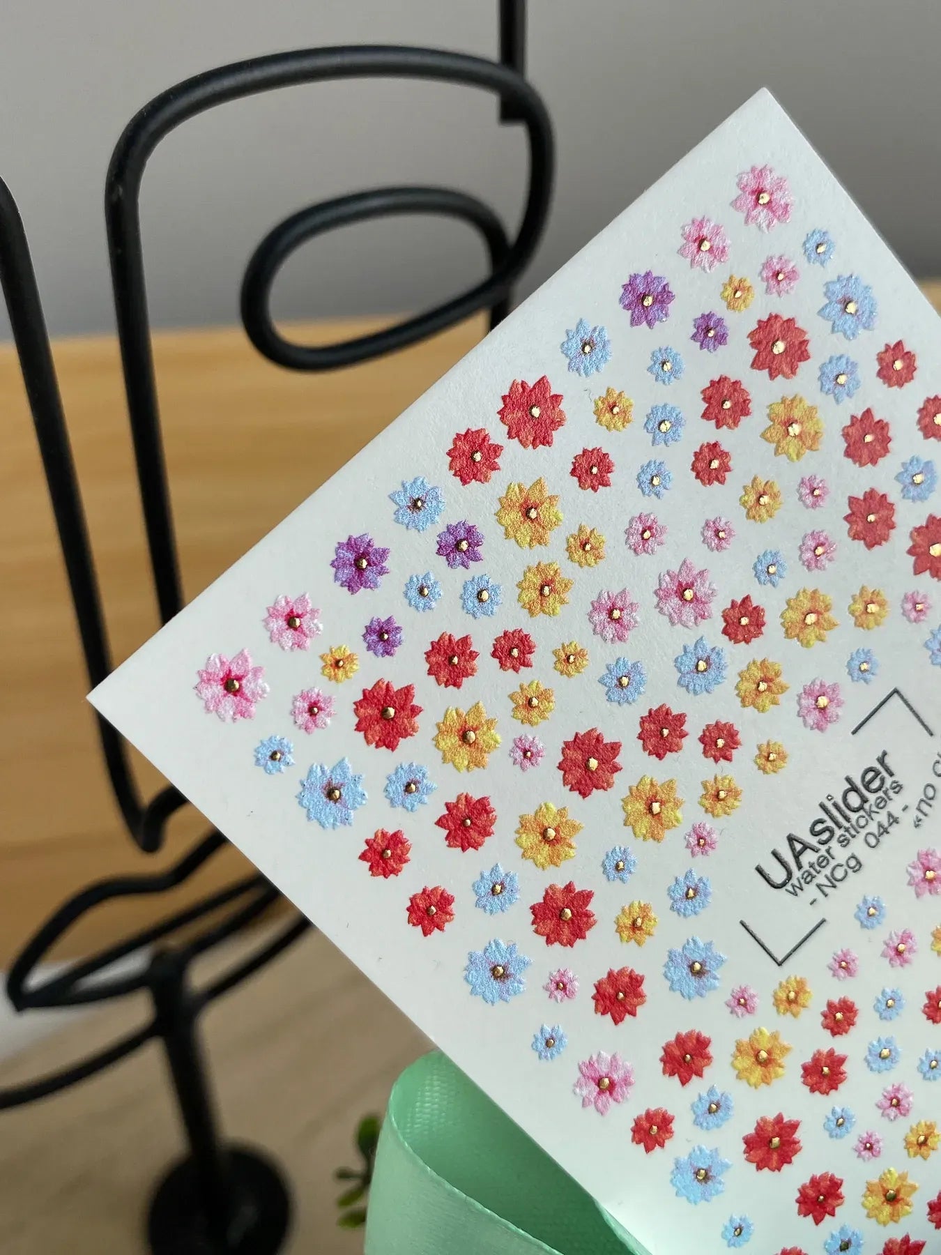 Floral Nail Decals — Rainbow Multicolor Daisy Flowers Gold Foil | NCg-044