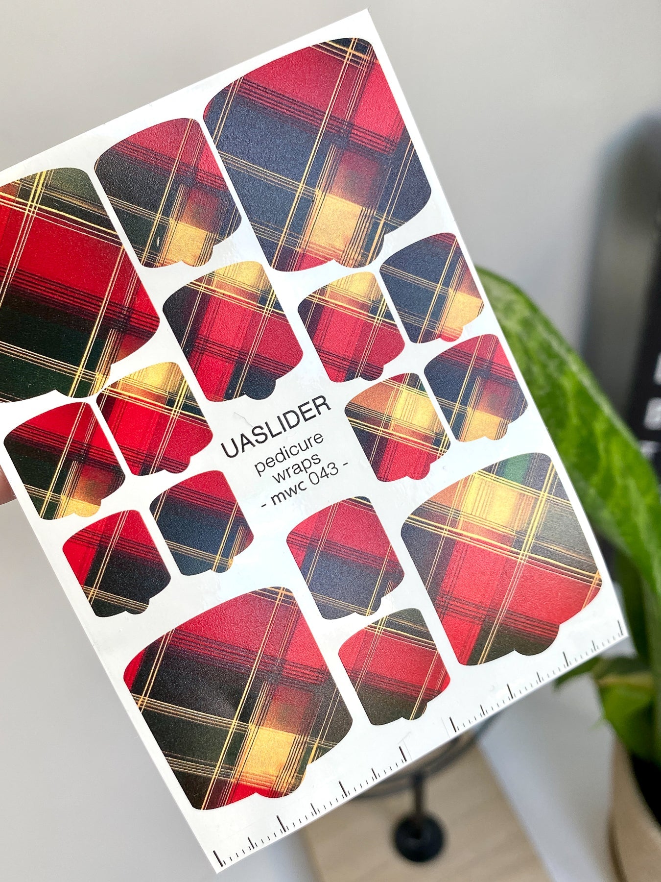 Tartan Pedicure Nail Wraps — Red Plaid & Golden Lines | MWC-043 - UASLIDER