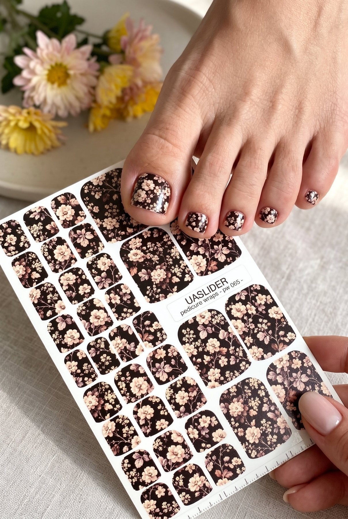 Vintage Chintz Pedicure Nail Wraps — Cream Blooms on Black | PW-065 - UASLIDER
